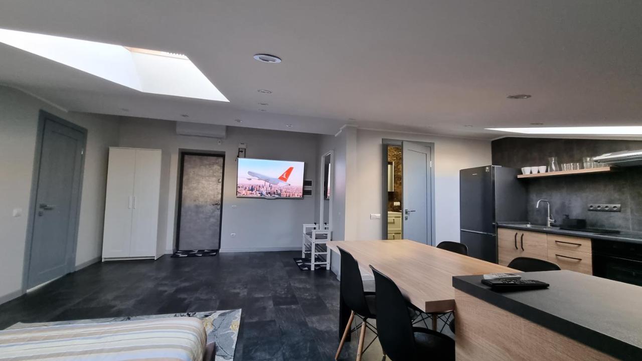 Mansarda Apartment Kamianets Podilskyi Bagian luar foto